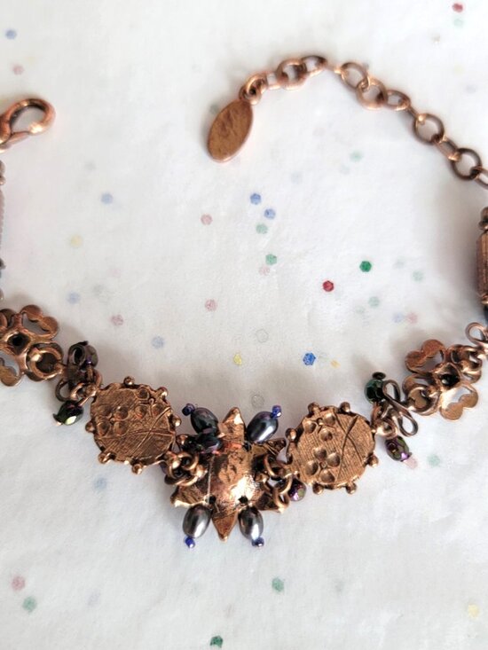 SATELLITE PARIS VINTAGE RED FACETED GLASS STONES ON DETAILED COPPER BRACELET - Picture 3 of 3